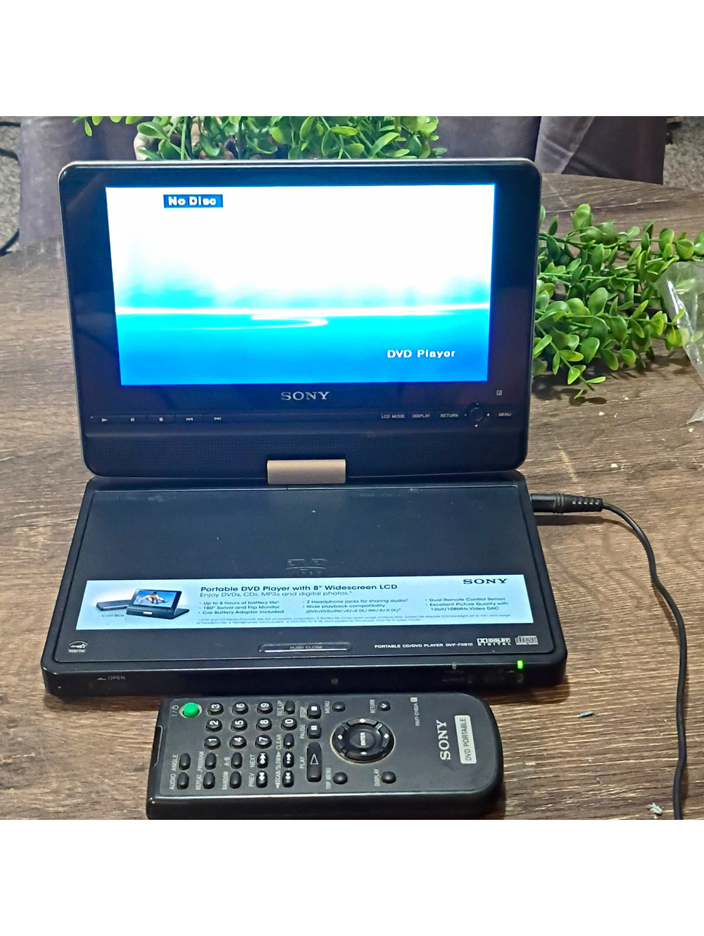 Sony DVP-FX810 8in LCD Widescreen DVD/CD/MP3 Player, Blue/Black w/ Remote*NICE*
